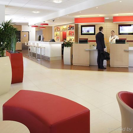 Отель Ibis Lyon L'Isle D'Abeau Экстерьер фото
