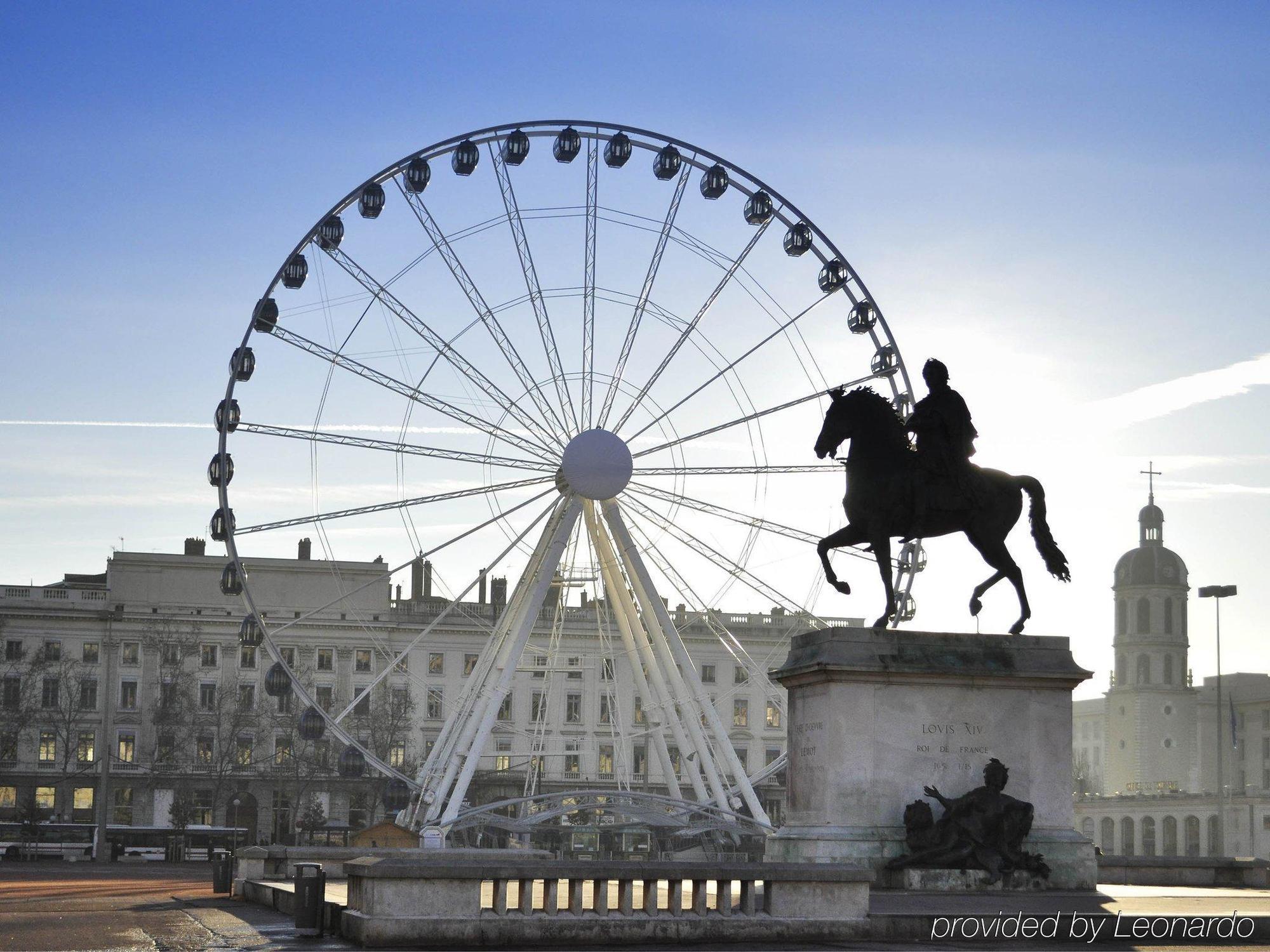 Отель Ibis Lyon L'Isle D'Abeau Экстерьер фото