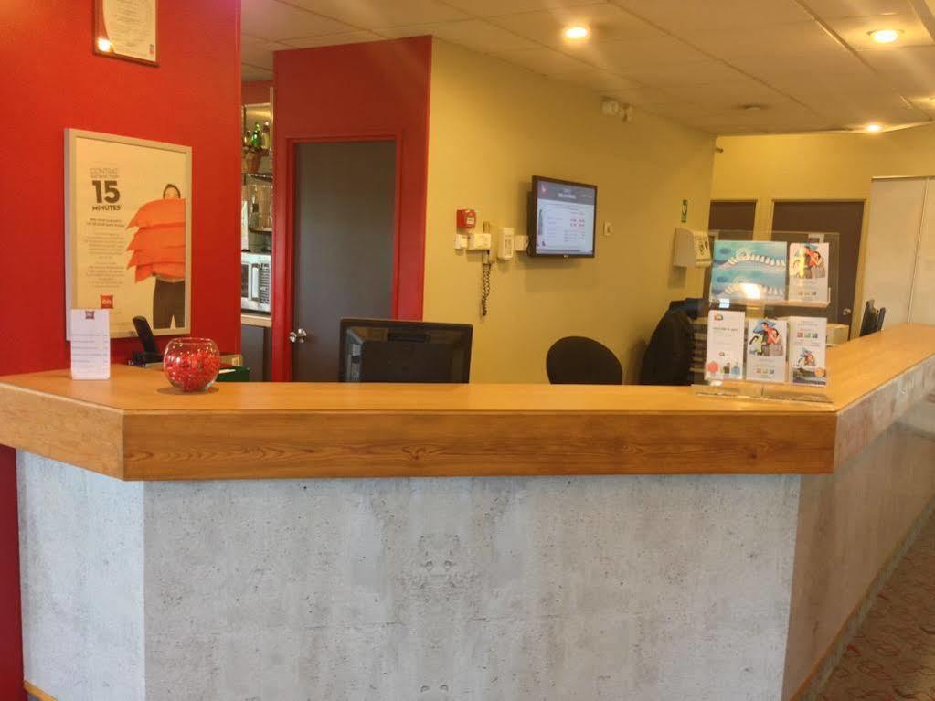 Отель Ibis Lyon L'Isle D'Abeau Экстерьер фото
