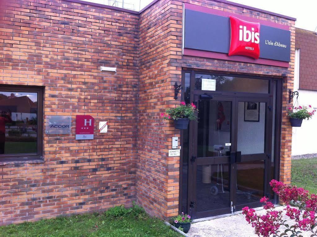 Отель Ibis Lyon L'Isle D'Abeau Экстерьер фото