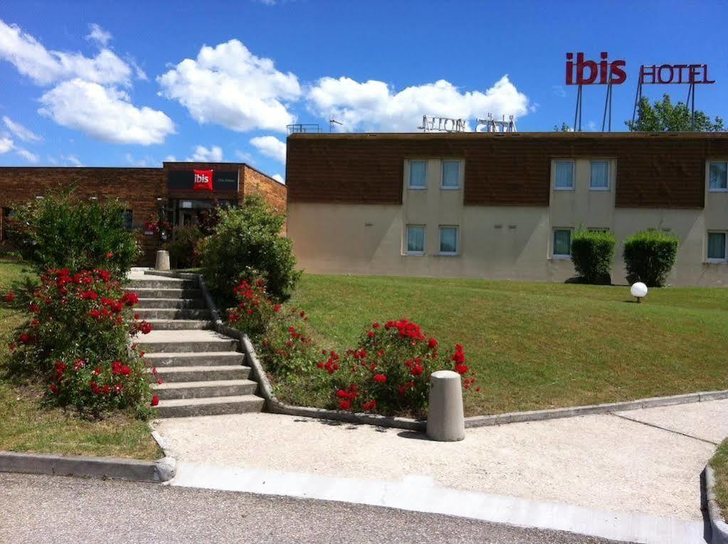 Отель Ibis Lyon L'Isle D'Abeau Экстерьер фото